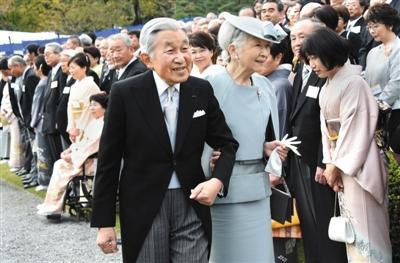 日本天皇退位传言成罗生门 引发皇室继承制争论
