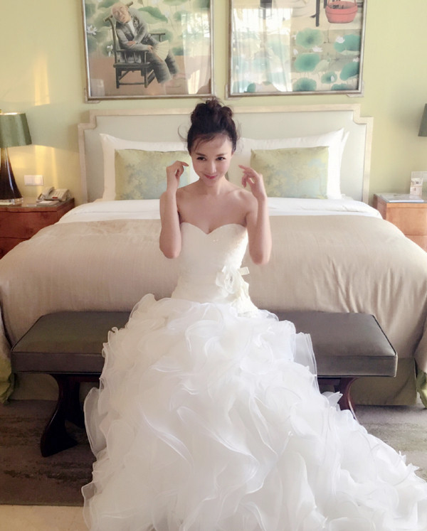 韩雯雯的婚纱_韩雯雯性感