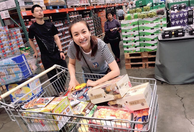 吴昕满载而归.