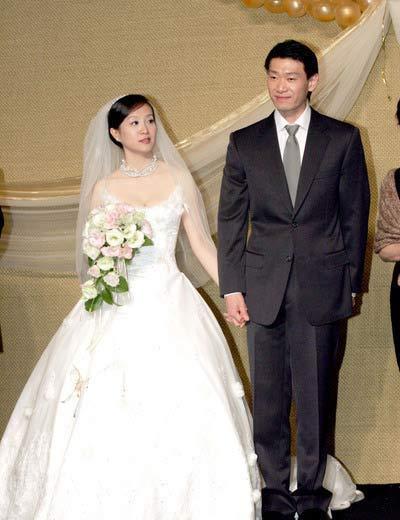 赵本山女儿婚礼车队_赵本山大女儿婚礼车队_赵本山女儿结婚豪车(2)