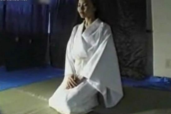 实拍日本绝色美女<em>切腹</em>全过程曝光(慎入)