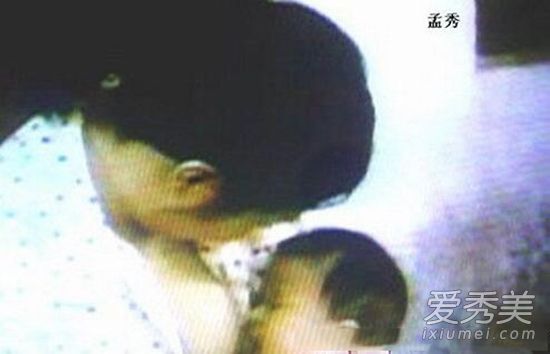 其实喂奶或者当众哺乳对升级为妈妈的女人来说都是逃避不了的,不管是