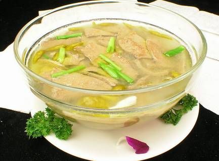 原料:黄芪30克,五味子3克,新鲜猪肝50克,新鲜猪