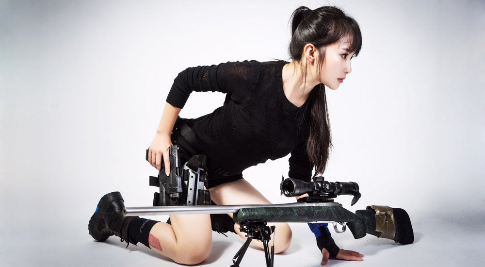 中国美女神枪手在美国当枪械教官