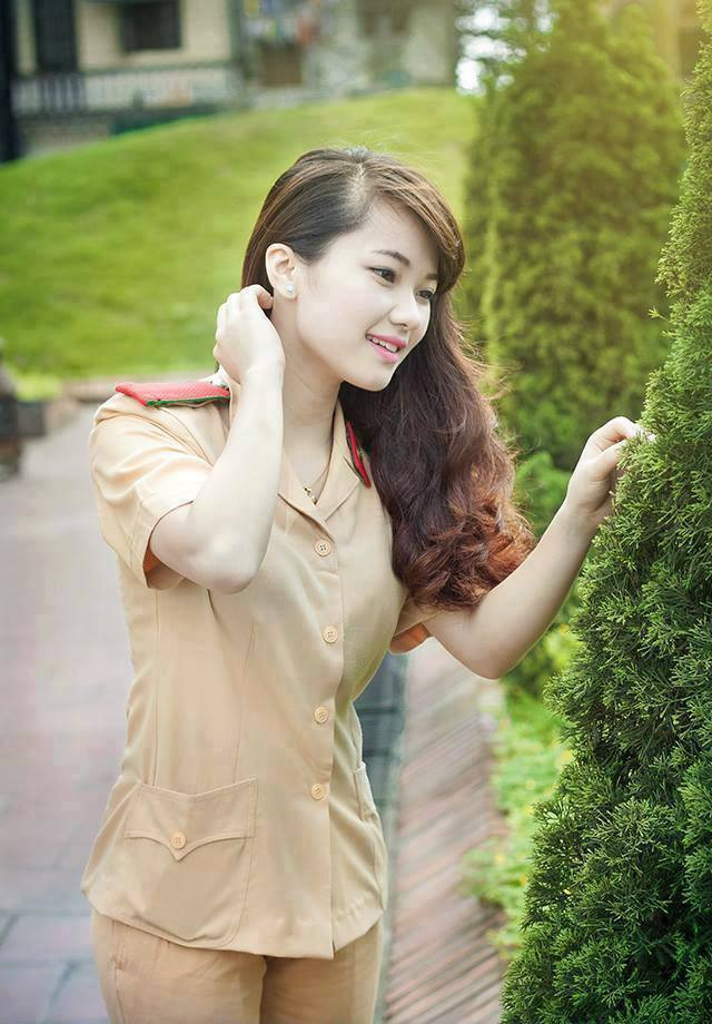 越南文工团劳军 女团员靓丽养眼