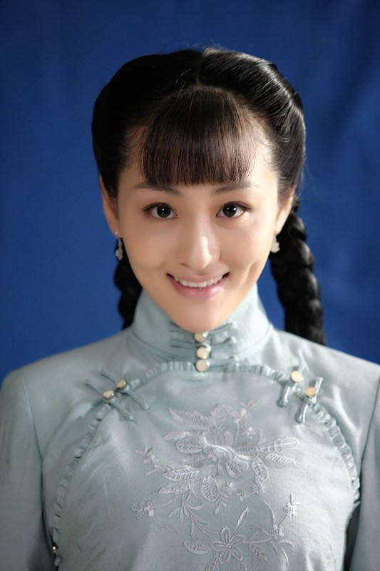 《陈炉古镇》开机 潘严俏皮定妆照曝光