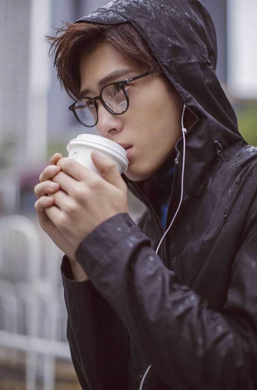 井柏然完美侧脸